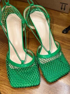 Green fishnet heels ankle strap up
Size 8